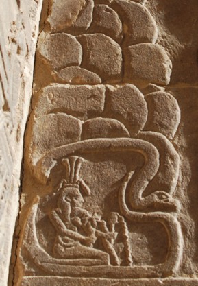 Hapi von der Schlange geschützt