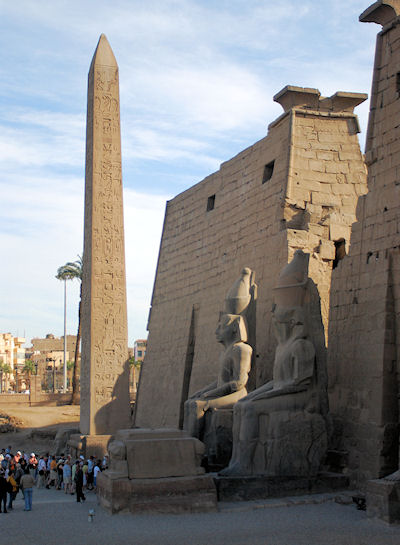Obelisk und erster Pylon
